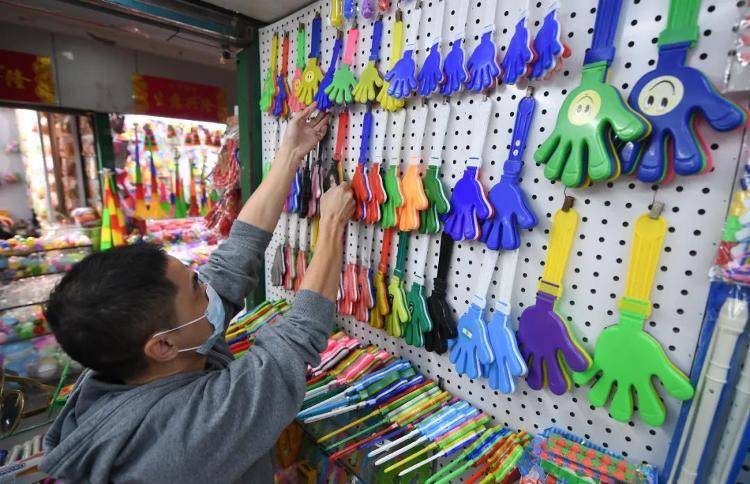 尽管中国男足无缘赛场,但世界杯又被“中国制造”包了!